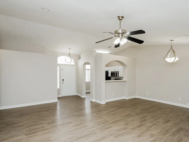 922 Strider Dr — Photo 7