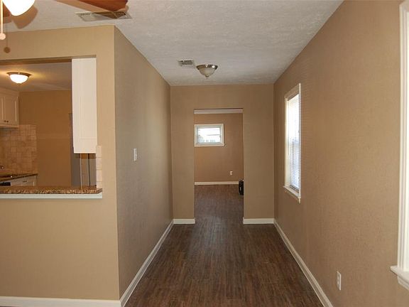 4th image of 3816 Townsend Dr