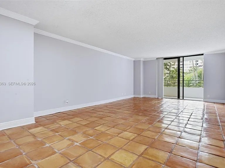 2500 Parkview Dr #415 — Photo 3