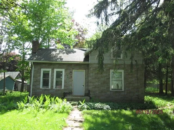 522 W State St, Cherry Valley, IL 61016