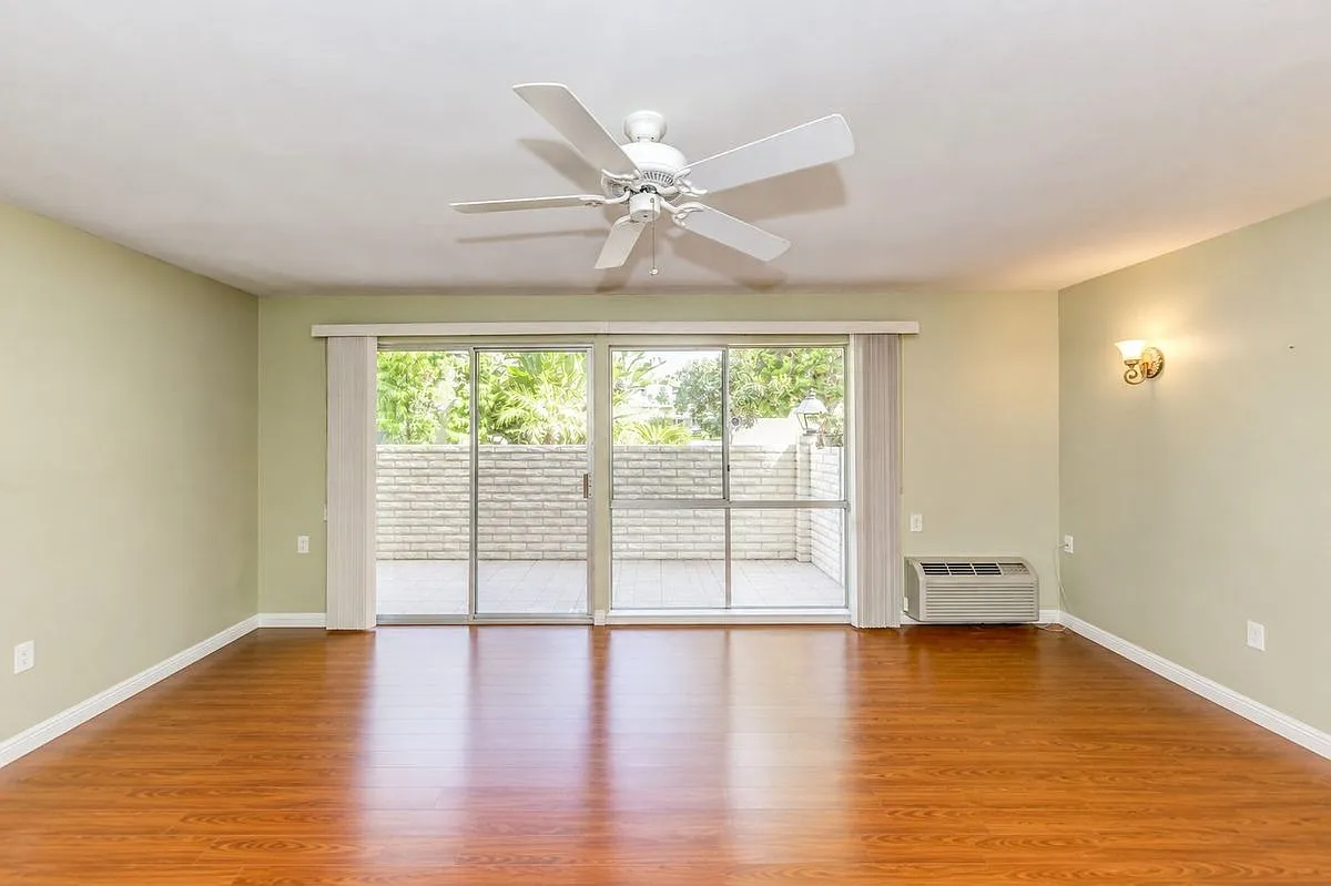 2 bed, 2.0 bath, 1009 sqft, $2,600 — Photo 3
