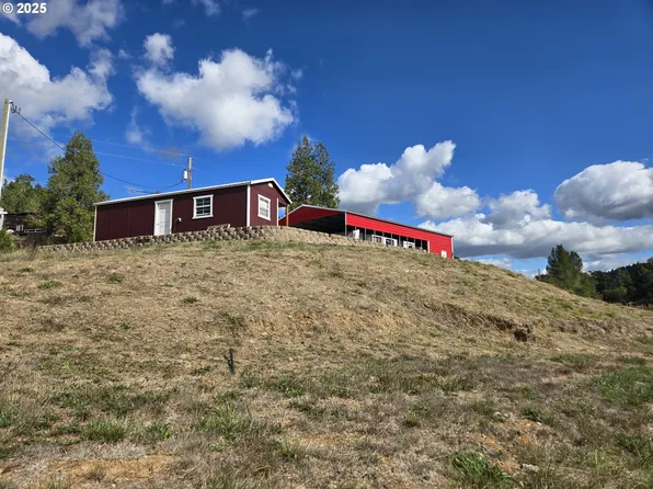 740 Ireland Rd, Winston, OR 97496