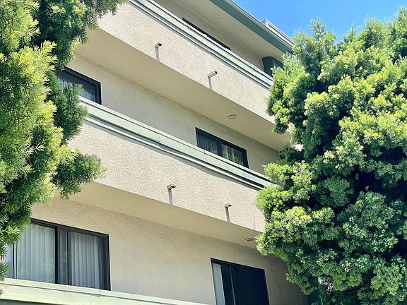 4th image of 7777 Hollywood Blvd APT 202