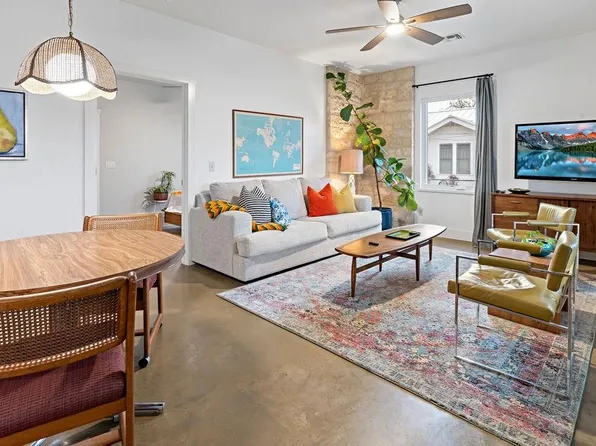 220 W College St, Fredericksburg, TX 78624