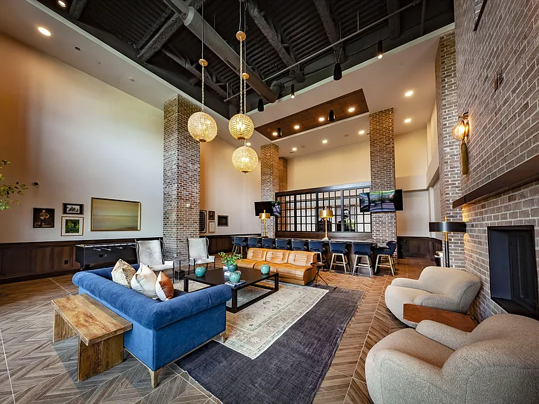 124 W Superior St #110 — Photo 36
