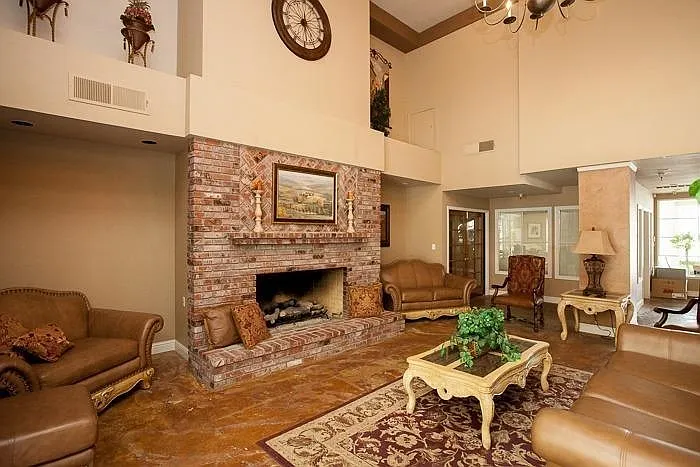 2 bed, 1111 sqft, $1,975 — Photo 4