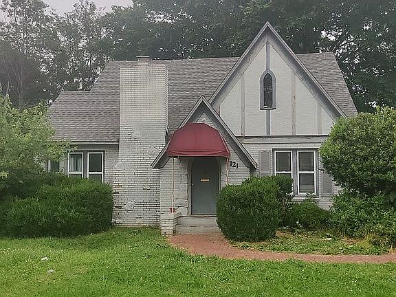 2nd image of 121 N 7th St