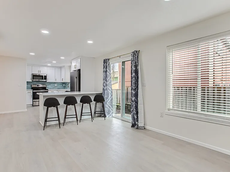 4612 NE Lombard St #3 — Photo 22