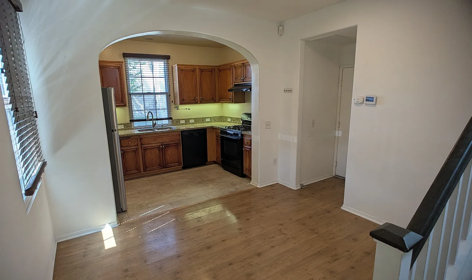 2 bed, 2.5 bath, 1122 sqft, $3,450 — Photo 4