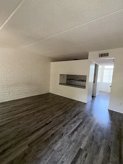 BROADWAY APARTMENTS — Photo 37