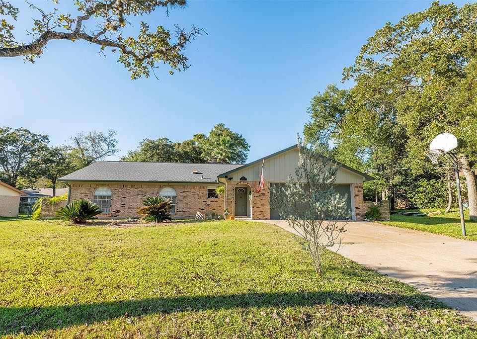 1st image of 222 Park Dr
