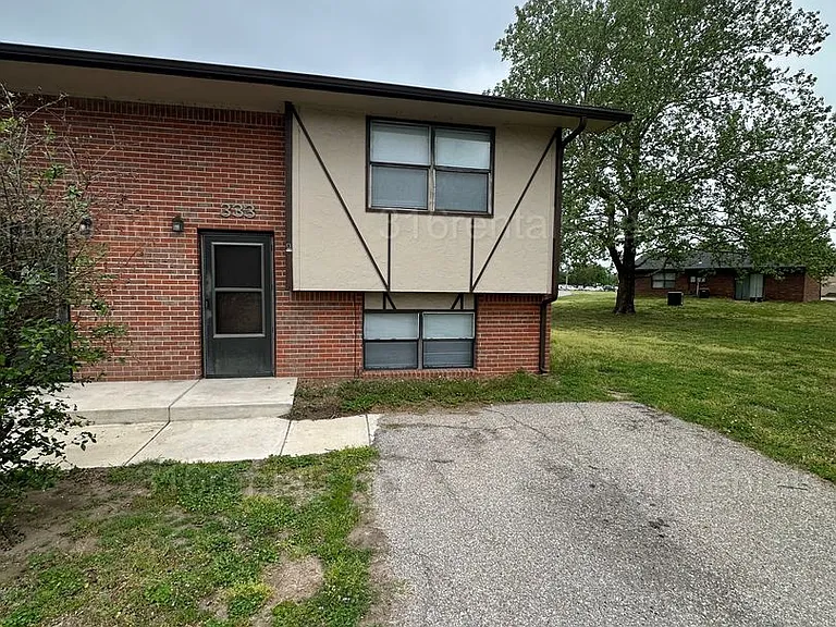 333 E Marion Ct — Photo 3
