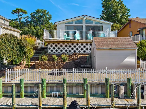 28 Edgewater Drive, Tuckerton, NJ 08087
