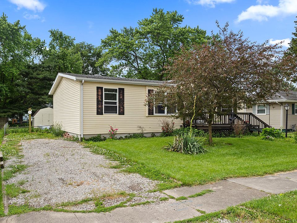 211 E Market St, Sadorus, IL 61872 Zillow