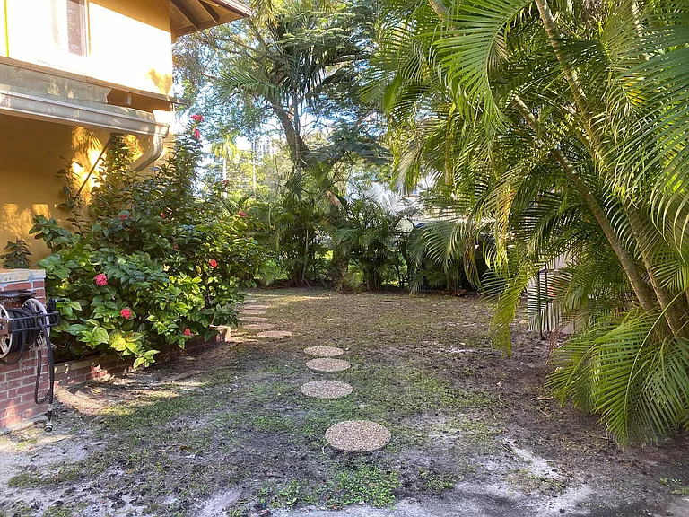 46 SW 20th Rd — Photo 5