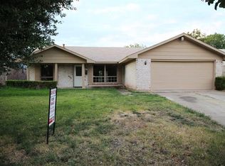 406 W Springdale Ln, Grand Prairie, TX 75052