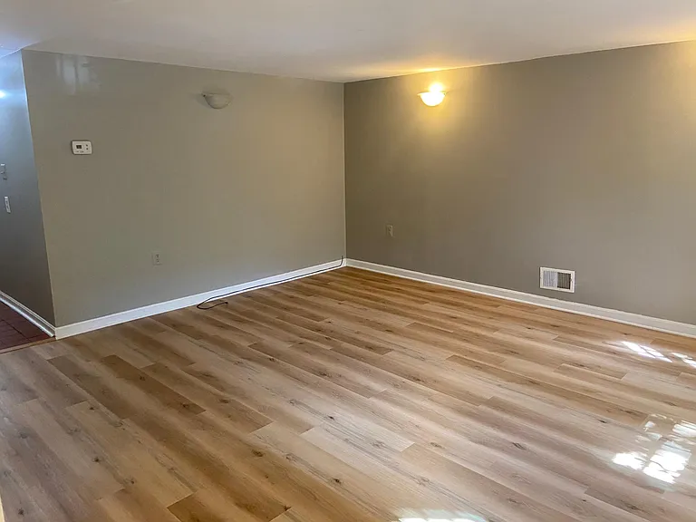 808 C St SE — Photo 3