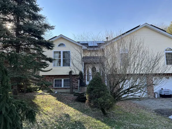68 Arthursburg Rd, Lagrangeville, NY 12540