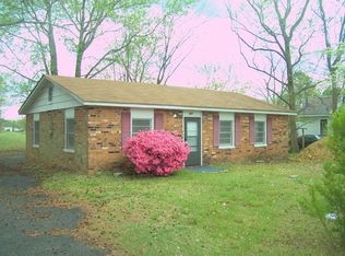 613 E Main St, Mount Olive, NC 28365