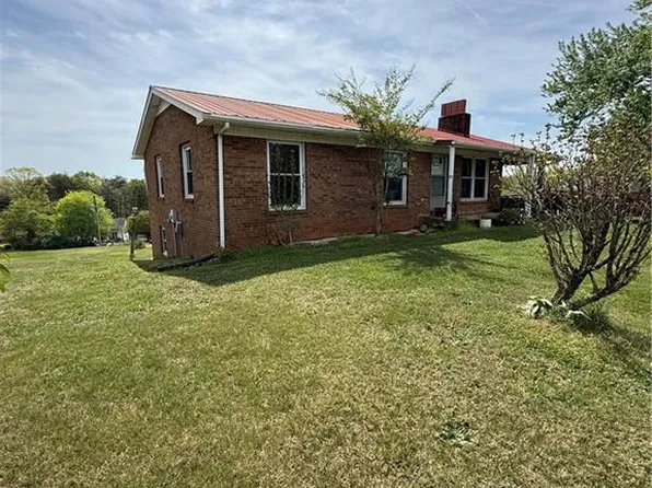 1280 Pilot Westfield Rd, Pilot Mountain, NC 27041