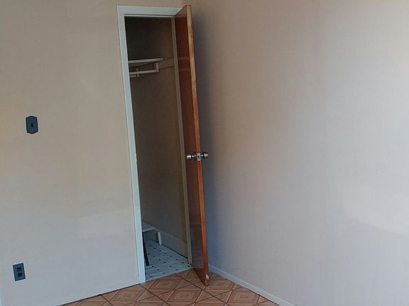 3rd image of 2265 26th St
