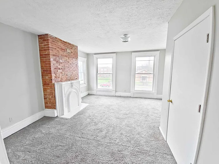 2224 W Jefferson St — Photo 1