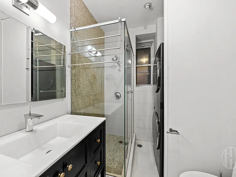 26 E 63rd St #2C — Photo 12