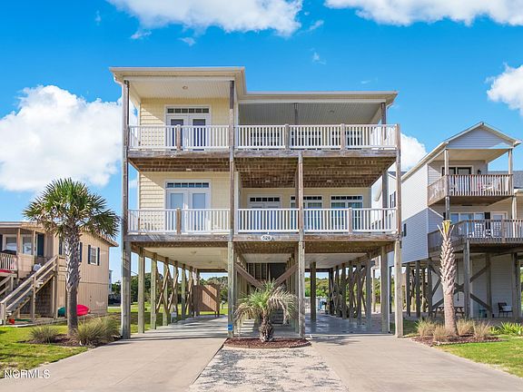 3rd image of 528 W Beach Dr