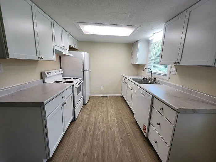 2 bed, 1.5 bath, 1008 sqft, $1,095 — Photo 4