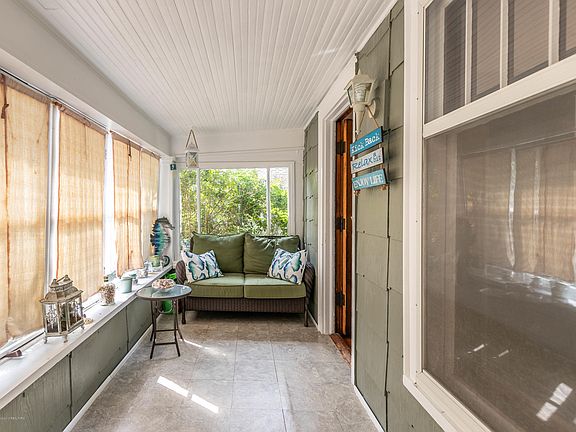 4th image of 233 N Magnolia Ave