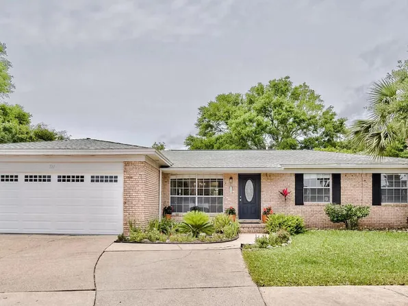 711 Legion Dr, Destin, FL 32541