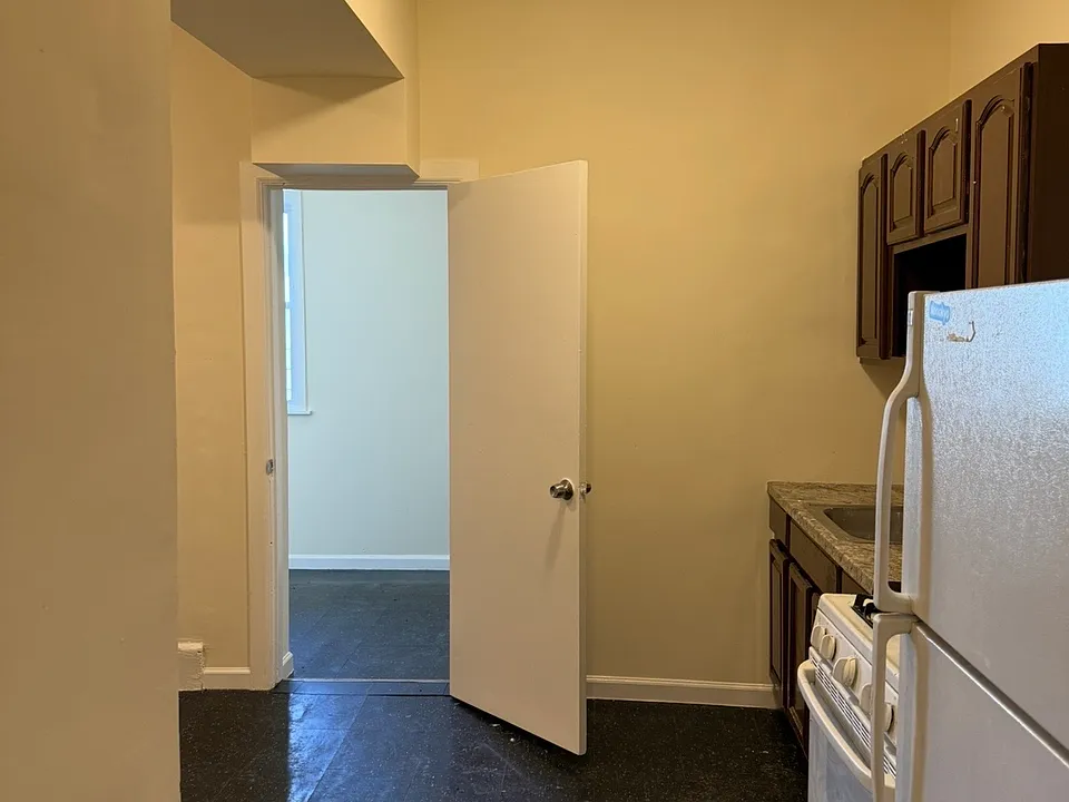 19 Lawrence St #1W