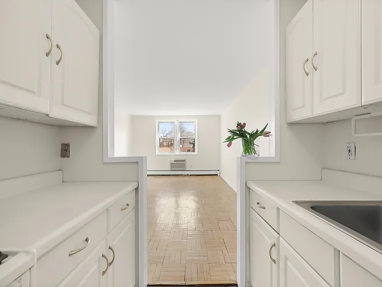 140 Grove St #4G — Photo 7