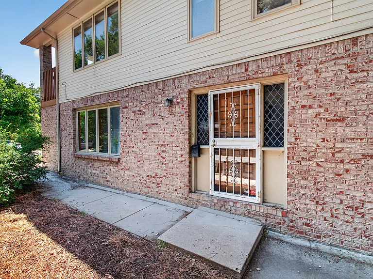 219 S Lafayette St — Photo 1