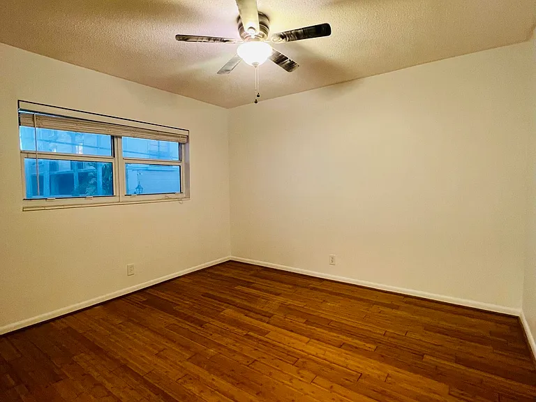 2404 NE 33rd Ave #12 — Photo 8