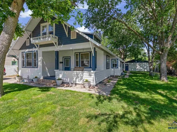 309 S 14th St, Hot Springs, SD 57747