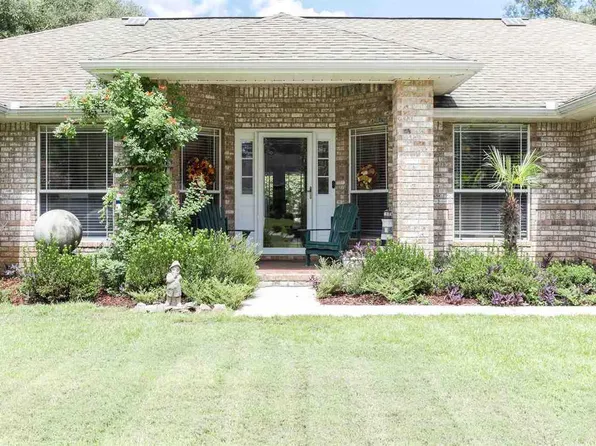6740 Castlewood St, Navarre, FL 32566
