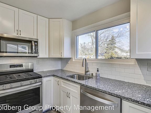 4th image of 304 Lincoln Ave