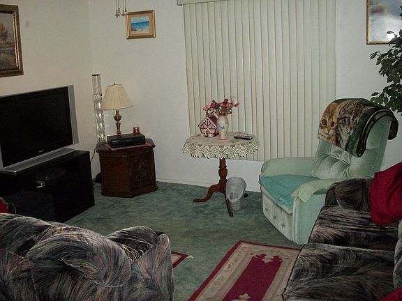 3rd image of 50 Laconia Ct