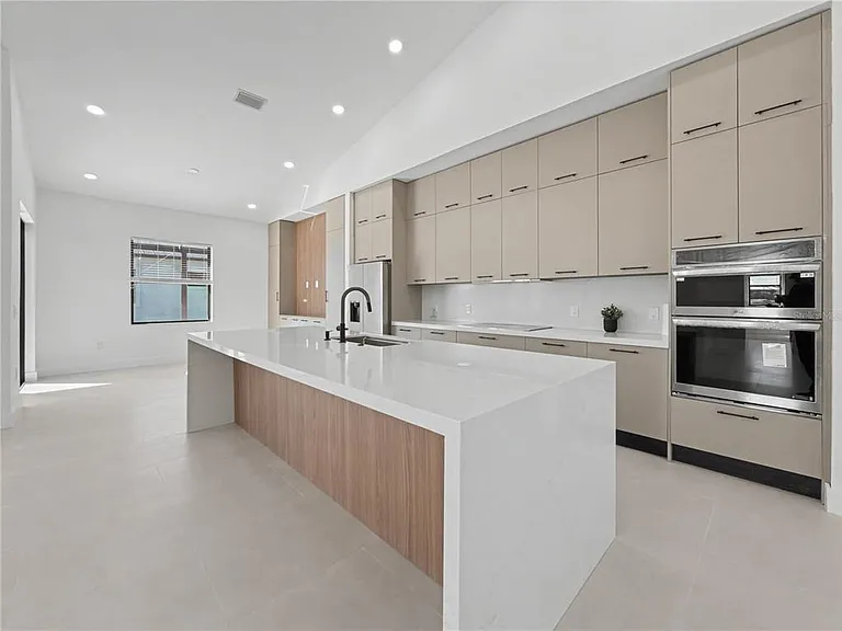 14687 Lillian Cir — Photo 6