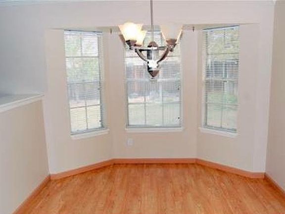 4th image of 7201 Derickson Ave NE