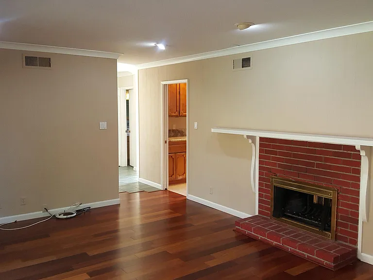 1075 Danbury Dr — Photo 6