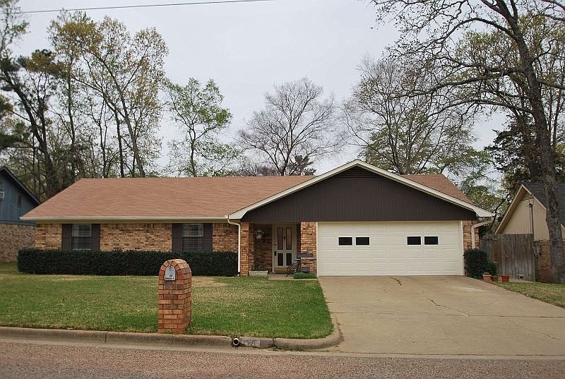 1st image of 204 Leslie Dr