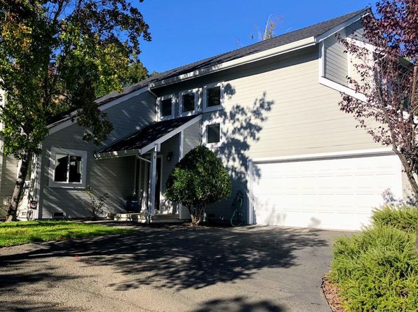 8 Moss Ln