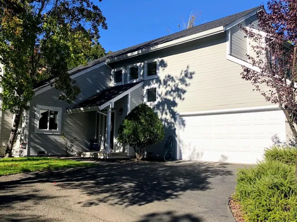 8 Moss Ln, Lafayette, CA 94549