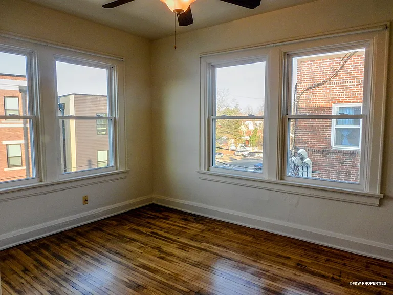 1544 E Broad St — Photo 44