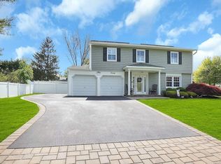 20 Executive Dr, Hauppauge, NY 11788