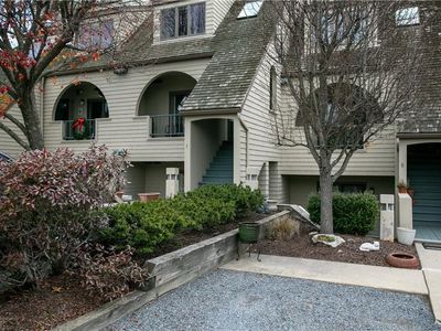 7 Weetamoe Farm Dr, Bristol, RI, 02809