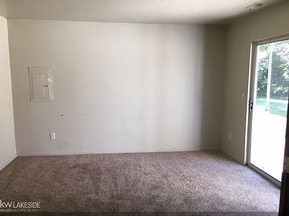 3rd image of 1848 Imperial Hwy