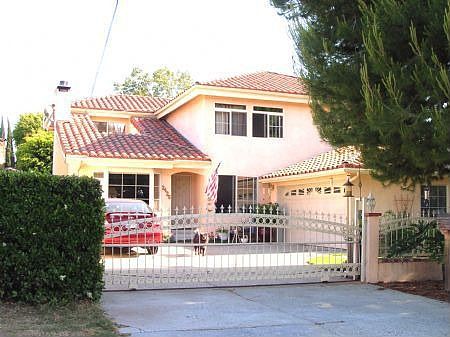 tree lined cul-da-sac